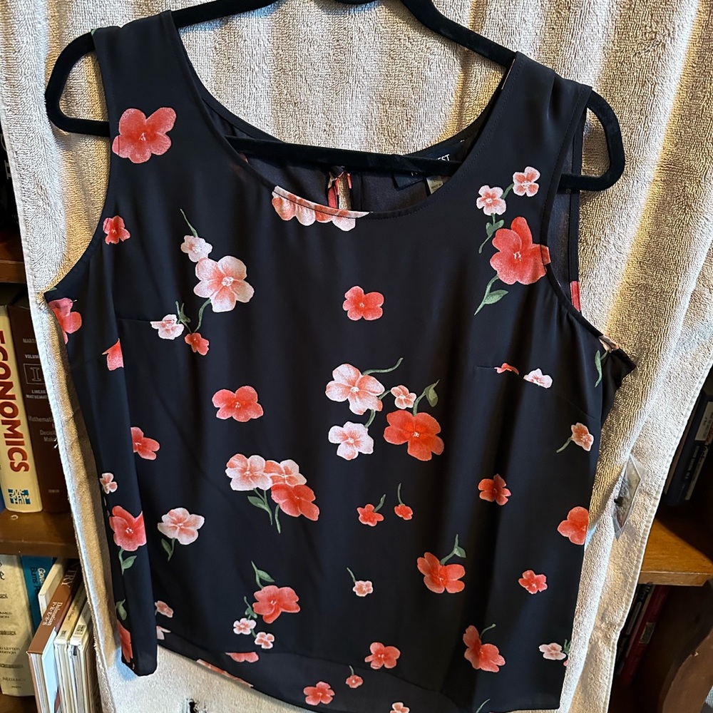 NWT Nine West camisole L